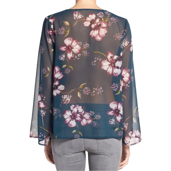 Cupcakes & Cashmere Tibet Floral V-Neck Button 3/4 Sleeve Blouse size Medium - Picture 2 of 15